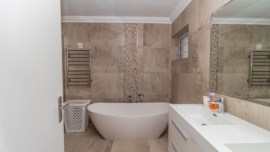 3 Bedroom Property for Sale in Bloubergstrand Western Cape